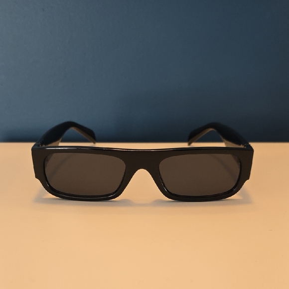 Accessories - Stylish Black Sunglasses